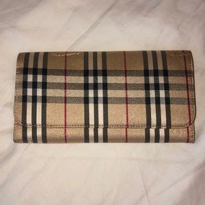 Burberry look-a-like wallet